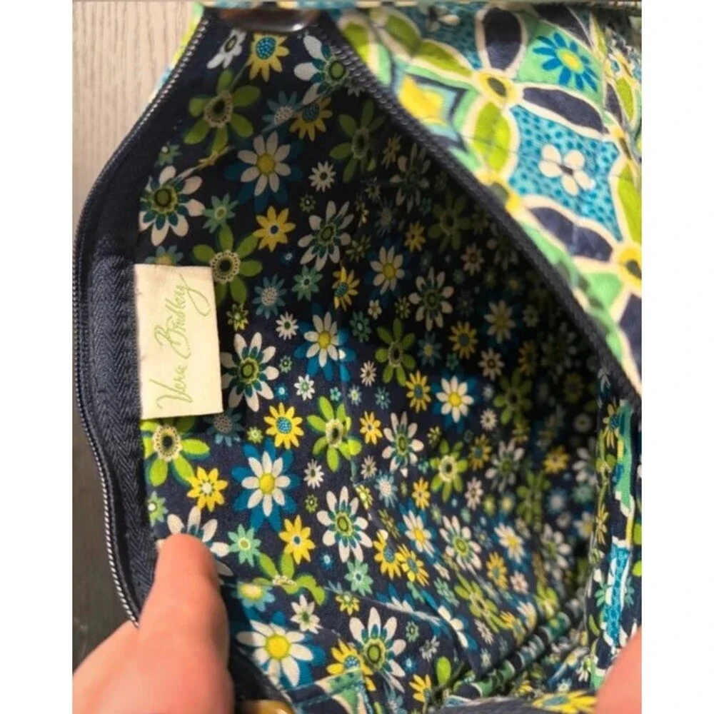 Retired Daisy Daisy Pattern Vera Bradley Crossbody Purse